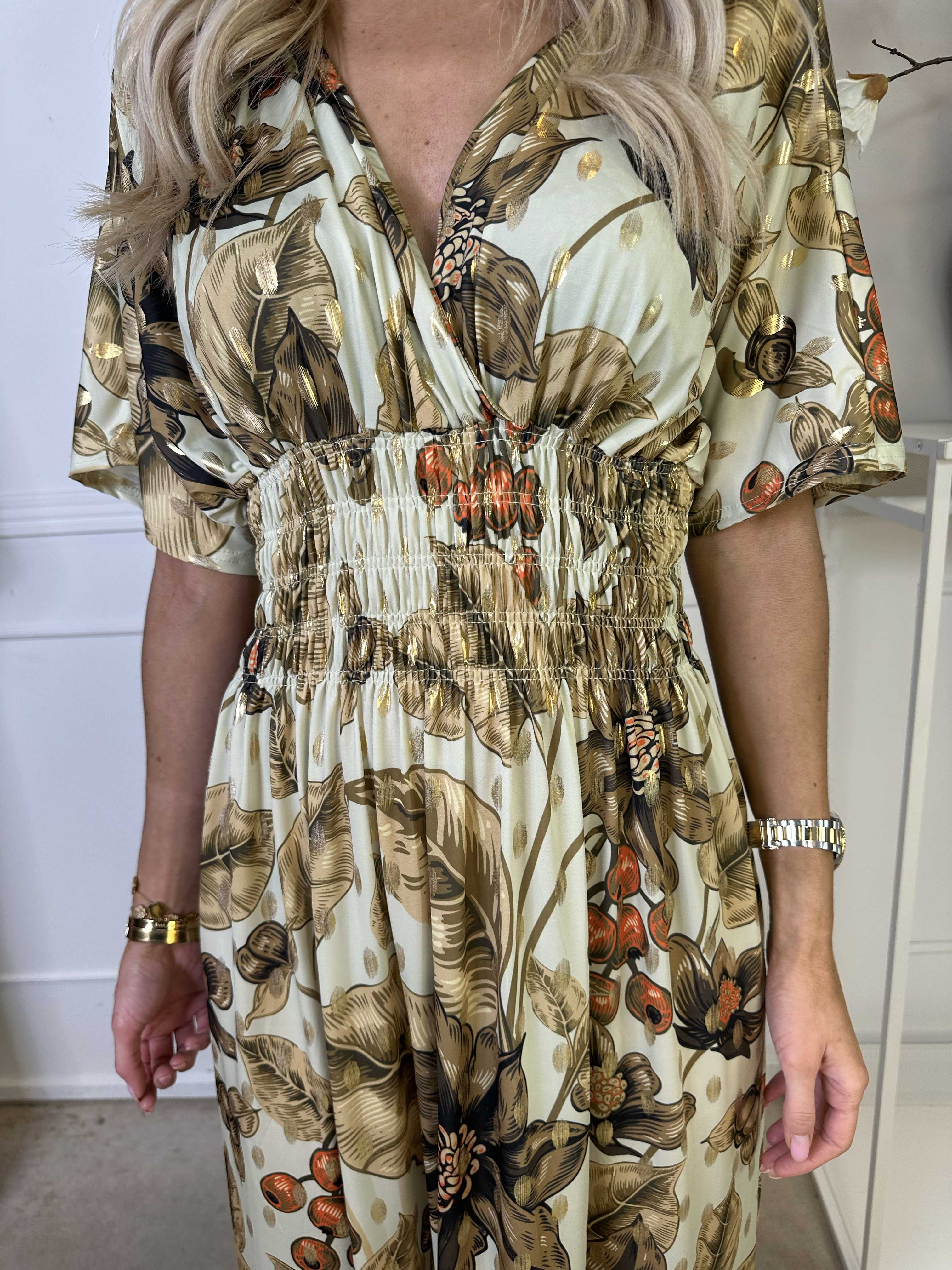 Pams Berry - Lång elastisk klänning med smockad midja